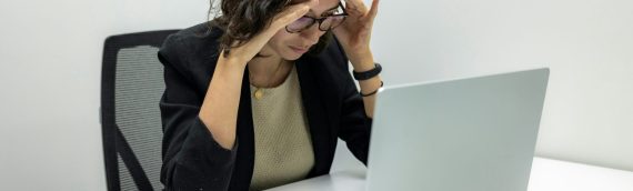 Présidents d&rsquo;association : et si vous arrêtiez de sacrifier vos soirées pour alimenter vos réseaux sociaux ?