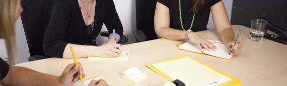 Associations : pourquoi intégrer les services d’une secrétaire freelance