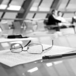 table de bureau lors d'une réunion du CA d'une association